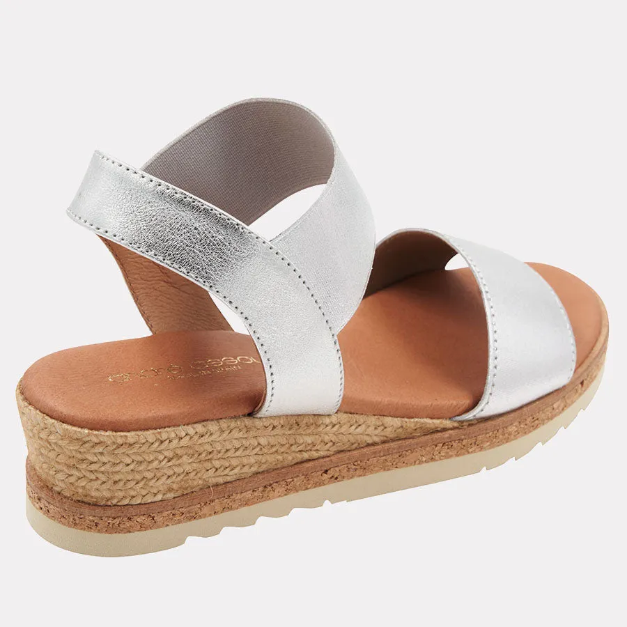 Neveah Metallic Wedge