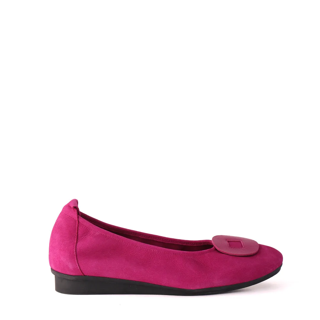 NINAYA Magenta Nubuck